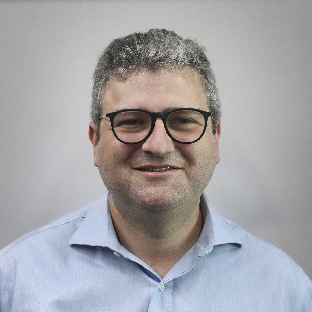 Dr. Dario Burstin